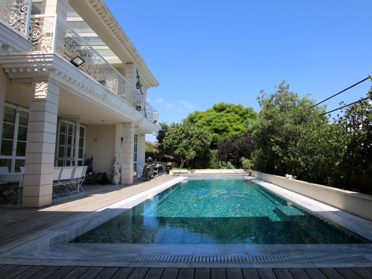 Luxury Villa in Hofit
